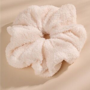 NWT🔥Oversized Boutique Scrunchie